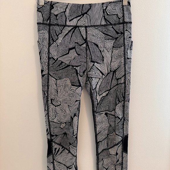 Lululemon yoga capri leggings - Picture 1 of 4
